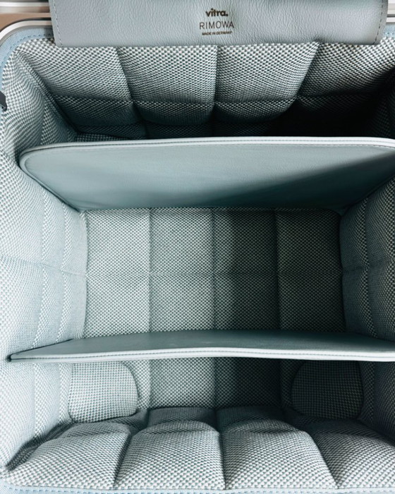 Tabouret en aluminium - Rimowa X Vitra (2025) (photo 9 of 13)