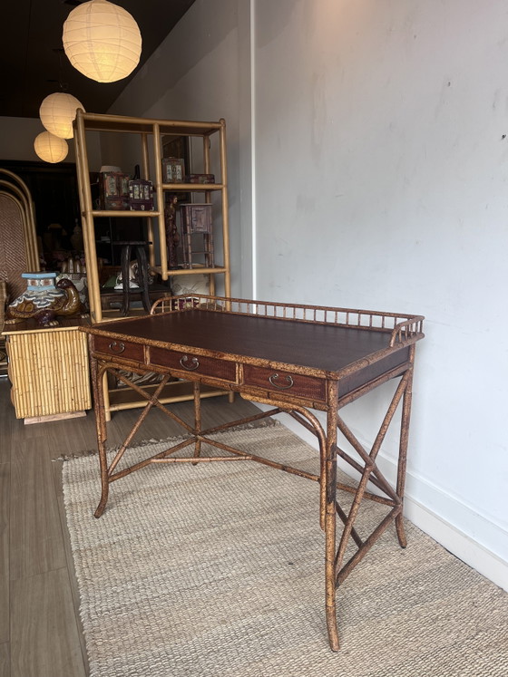 Image 1 of Antiek Hemingway Chinoiserie style Sidetable bureau  in bamboe rotan