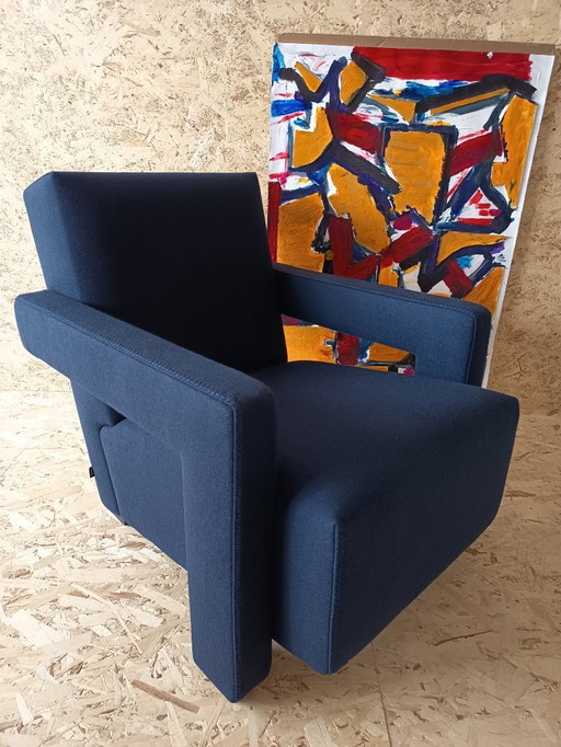 CASSINA Utrecht 637 armchair in Midnight BLUE Kvadrat wool by Gerrit Rietveld