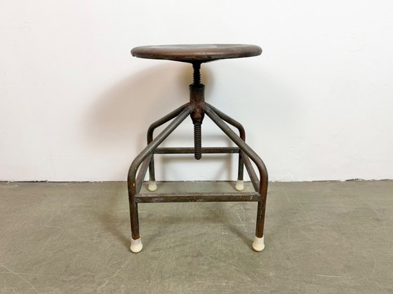 Image 1 of Tabouret pivotant industriel en fer, hauteur réglable, années 1960