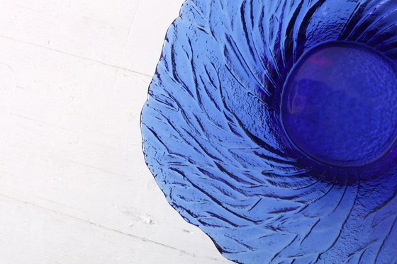 Image 1 of Kobaltblauwe glazen schaal uit het midden van de 20e eeuw: Fins 'Metsä'-ontwerp, jaren 70