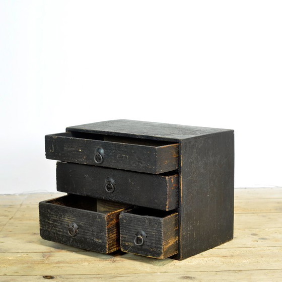 Antigua Ko-Dansu japonesa, Pequeña Cómodas, Circa 1900 – Iron, Wood (photo 4 of 8)