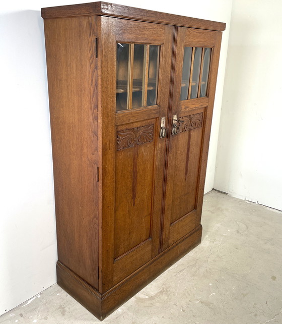 Image 1 of Credenza in rovere per ragazze con vetro tagliato