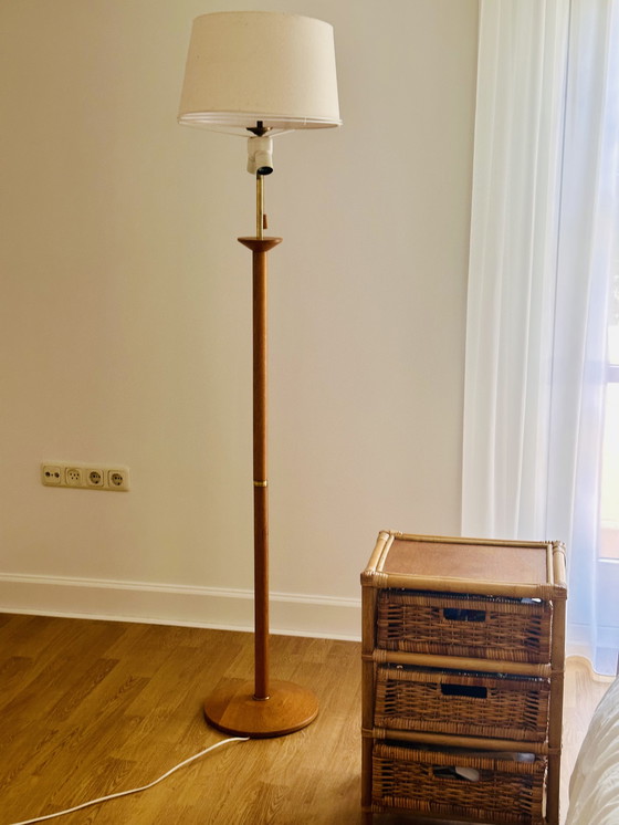 Image 1 of Lampadaire vintage Herda en bois de teck, design milieu du siècle