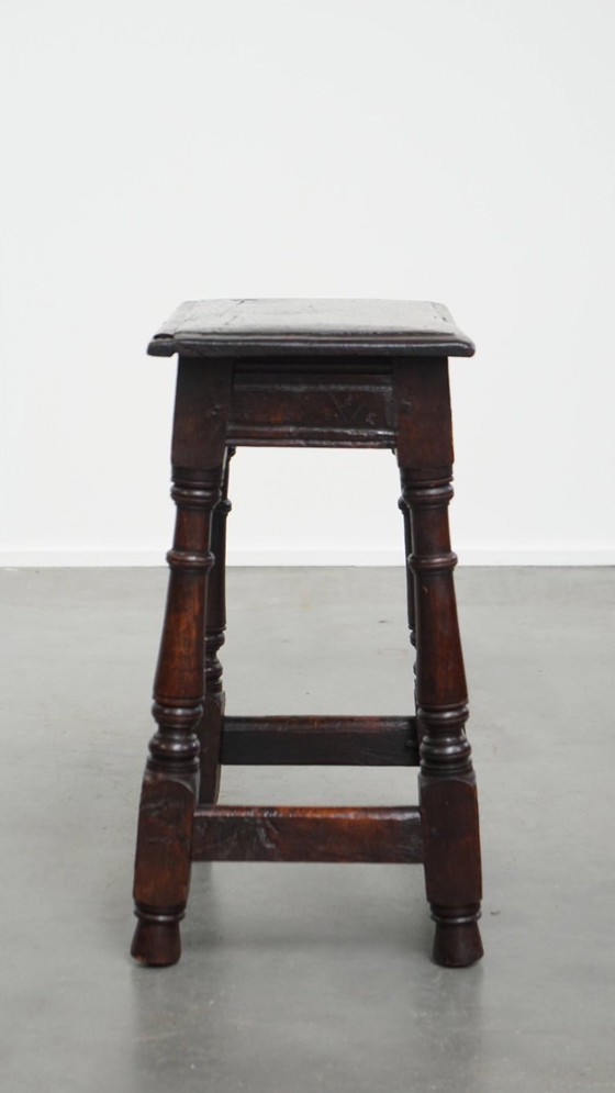 Image 1 of Antiker englischer Eichenschemel/ Hocker/ Beistelltisch aus dem 17.