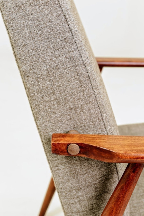 Image 1 of Scandinavische loungestoel met grijze zachte bekleding | Opgeknapte vintage fauteuil