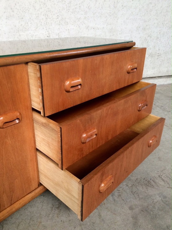 Image 1 of Credenza in acero con piano in vetro e design moderno di metà secolo, anni '50