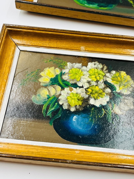Image 1 of Paire de petites huiles florales vintage encadrées