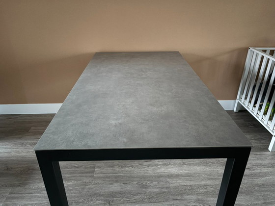 Image 1 of Bert Plantagie – eetkamertafel ‘Pedro’ (grijs keramiek)