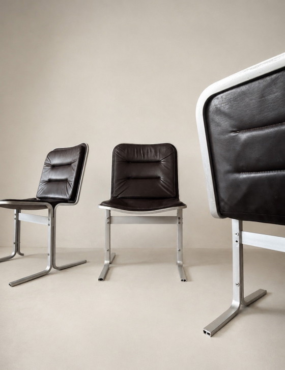 Raro set di 4 sedie da pranzo di Eric Sigfrid Persson — Svezia, anni '70 – Aluminium, Leather (photo 6 of 15)