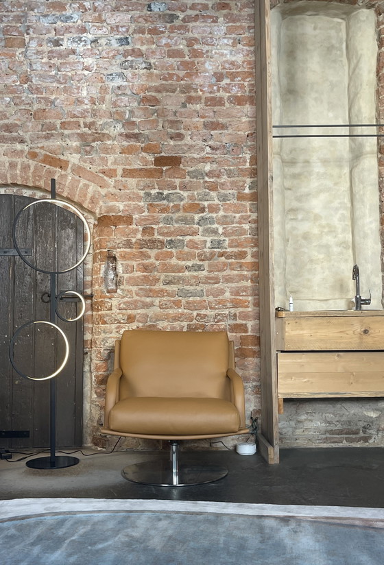 Image 1 of Leolux Pode Osun lamp