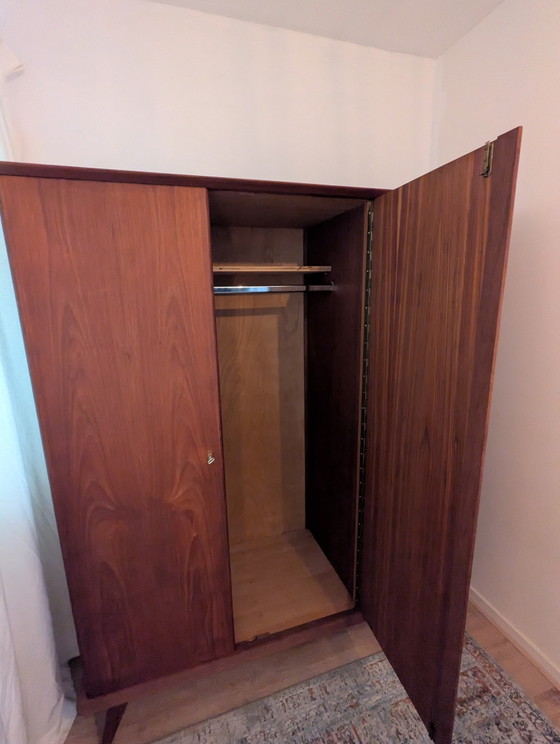 Armadio vintage in teak (impiallacciato) (3 ante) – Metal, Wood (photo 4 of 8)