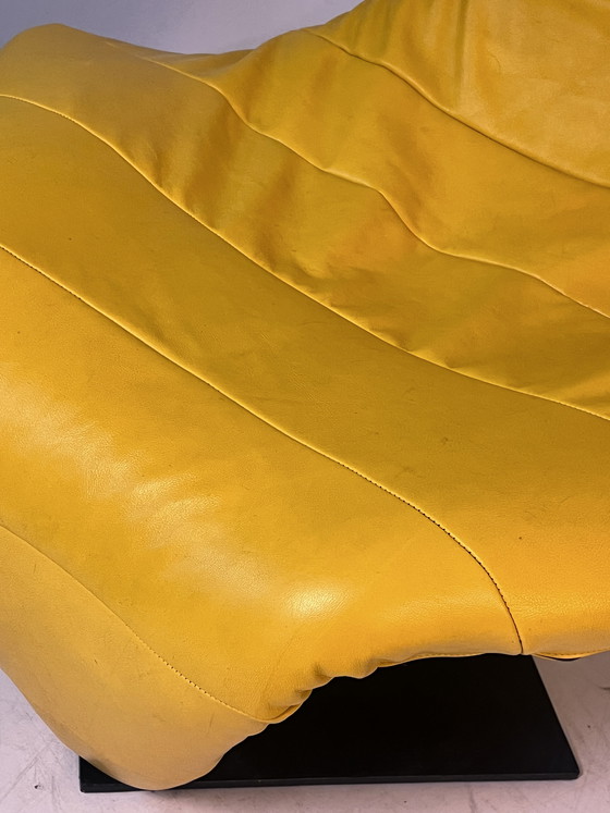 Image 1 of Poltrona di design Turner in pelle gialla | pelle gialla