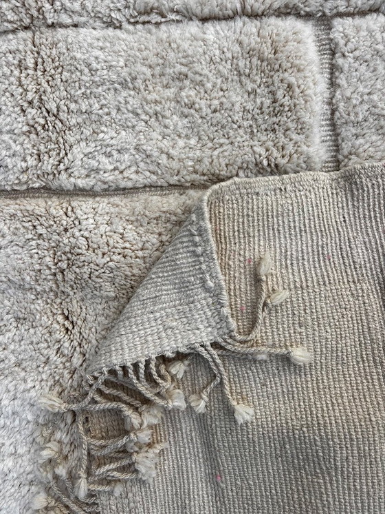 Image 1 of Handgemaakt Marokkaans Mrirt wollen tapijt 170x220 cm – Wit minimalistisch geometrisch ontwerp