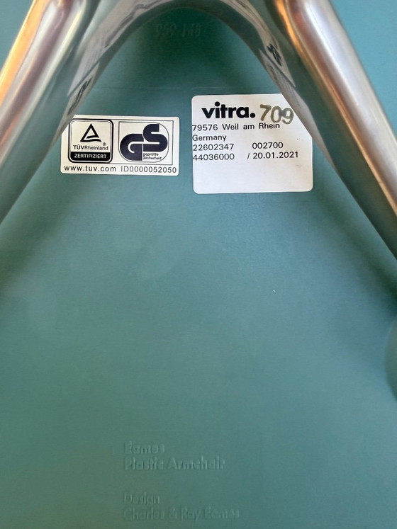 Vitra Eames Plastic Armchair, entworfen von Charles & Ray Eames, türkis, Sessel, Kunststoff, Metall (Foto 4 von 5)