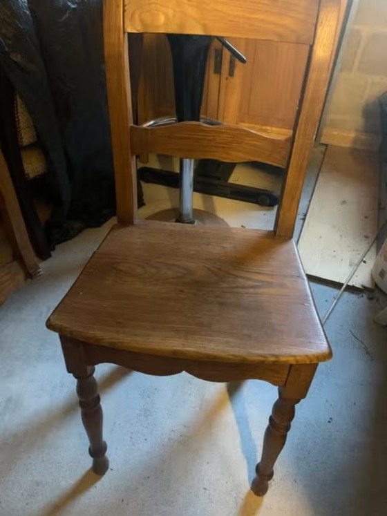 Image 1 of 5 Eiken Houten Stoeltjes Met Ronde Pootjes