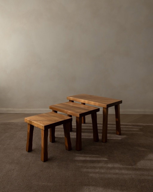 Vintage brutalistische massief eikenhouten bijzettafels (set van 3) – Nederlands, jaren 70