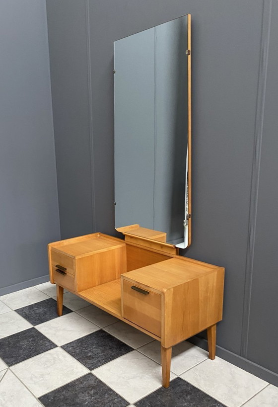 Image 1 of Tocador con espejo alto, años 60