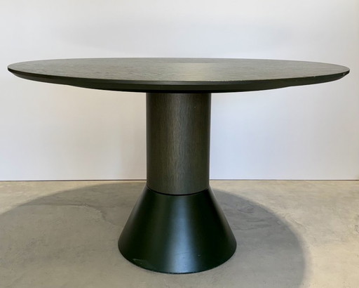 Mesa de comedor Arco Balance – Chapa de roble verde y hormigón