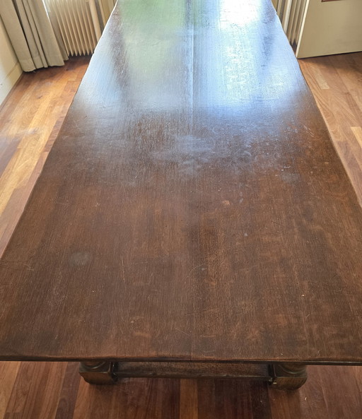 Beautiful solid oak dining table