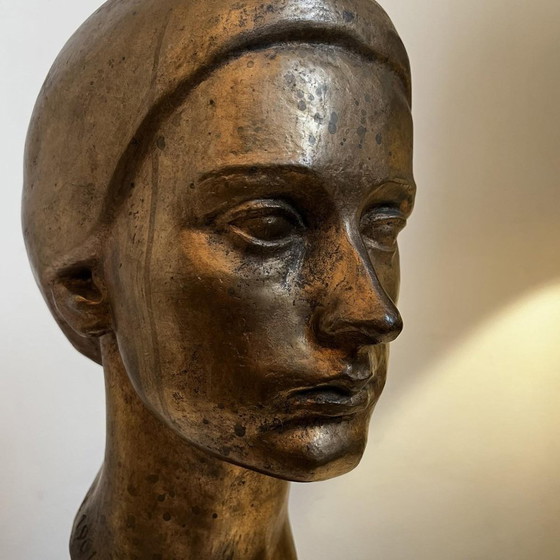 Robert Delnest, Woman's Bust, 1961, Bronze – Sculpture, Marble, Art Deco (photo 3 of 17)