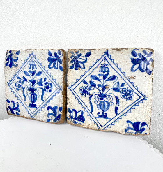 Image 1 of Ensemble de carreaux anciens hollandais bleus de Delft – Motif floral peint à la main – Carreaux en céramique bleus de Delft du 