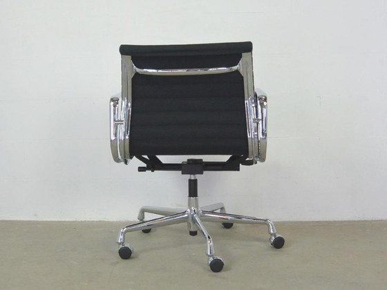 Sedia da ufficio Vitra Ea 117, Charles Eames – Sedie girevoli, Alluminio (photo 4 of 10)