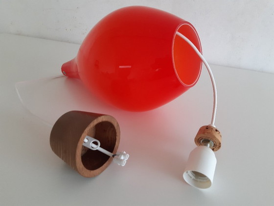 Image 1 of Lámpara colgante mcm de cristal naranja en forma de lágrima, cristal opalino blanco con capa superior naranja, diseño escandinav