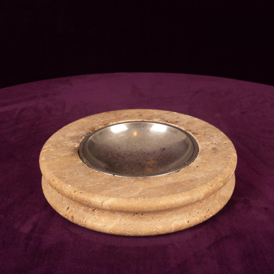 Round Italian Travertine Ashtray with Removable Metal Dish 1970 – Table accessories, Italian Design (photo 9 of 12)