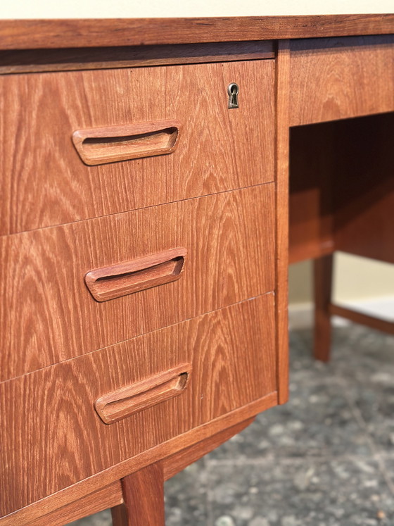 Image 1 of Bureau vintage danois en teck, milieu du siècle