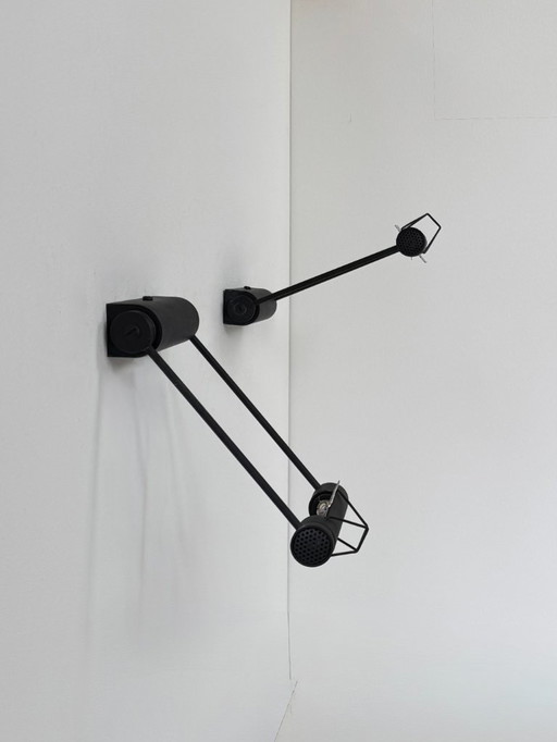 Par de apliques de pared vintage orientables, metal negro mate, Italia, 1980