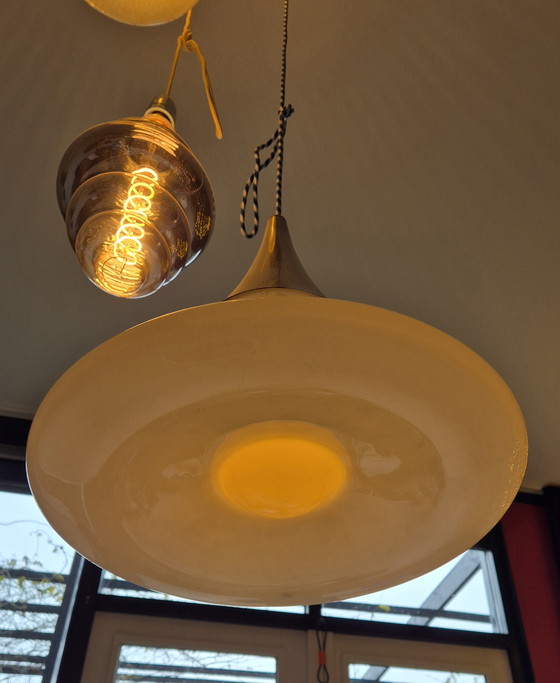 Image 1 of Lampe spatiale Glasshutte opaline chromée