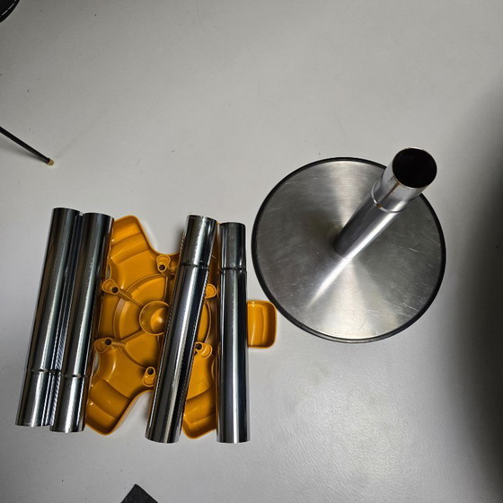 Image 1 of Porte-manteau Velca VIP – conçu par Roberto Lucchi et Paolo Orlandini – Italie, années 1970. Jaune et chromé.