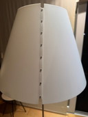 The Luceplan Costanza telescopic floor lamp with dimmer and diffuser was designed by Paolo Rizzatto. The Costanza floor lamp is