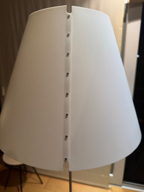 Image 1 of De Luceplan Costanza vloerlamp telescopisch met dimmer en diffuser is ontworpen door Paolo Rizzatto.  De Costanza vloerlamp is i