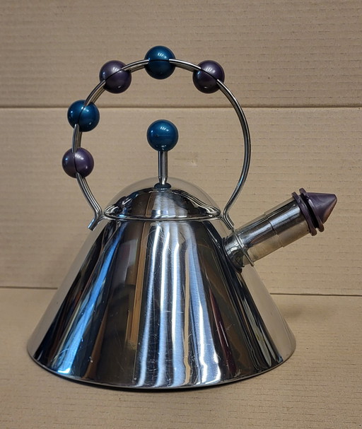 Bouilloire sifflante Alessi ??