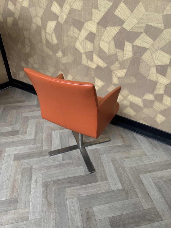 Image 1 of Fauteuil en cuir italien Turn Design