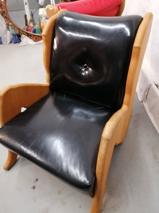 Image 1 of Deux fauteuils Pop Art, en forme d'homme et de femme, années 1970/80