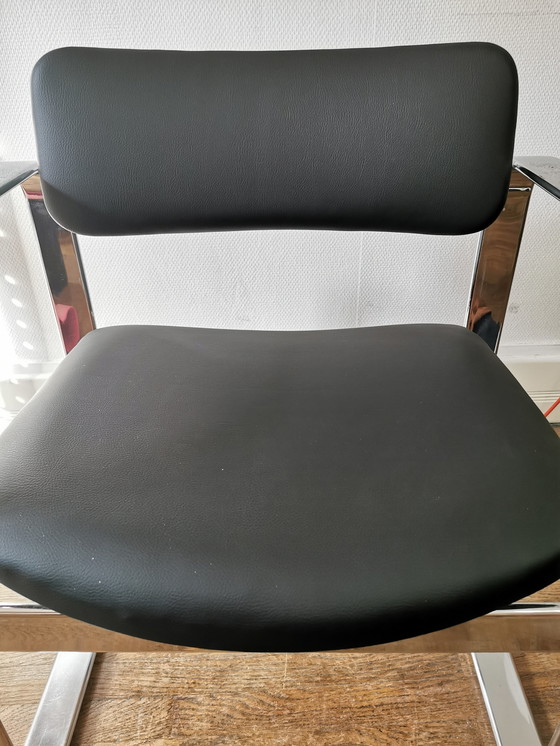 Image 1 of Eero AARNIO uitvoerend voorzitter