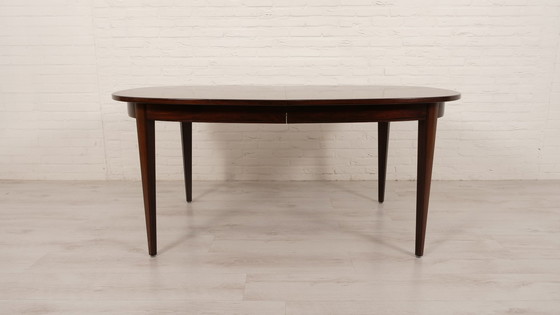 Image 1 of Table de salle à manger à rallonge ovale en palissandre d'origine danoise