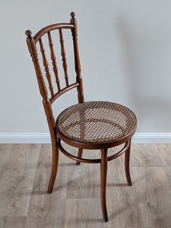 Image 1 of Silla de café antigua de madera curvada de Jacob & Josef Kohn, circa 1900, Viena, con asiento de mimbre.