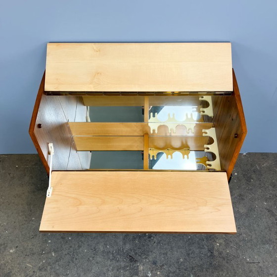 Image 1 of Mobile bar su rotelle con specchi interni, noce, anni '60