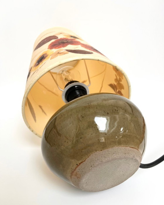 Image 1 of Vintage tafellamp met geperste bloemenkap - Frankrijk, 1970