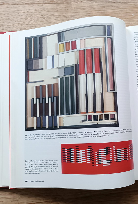 Image 1 of Bauhaus book, Spanish language 