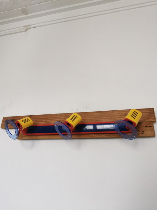 NEUE Vintage-Wandleuchte aus Memphis