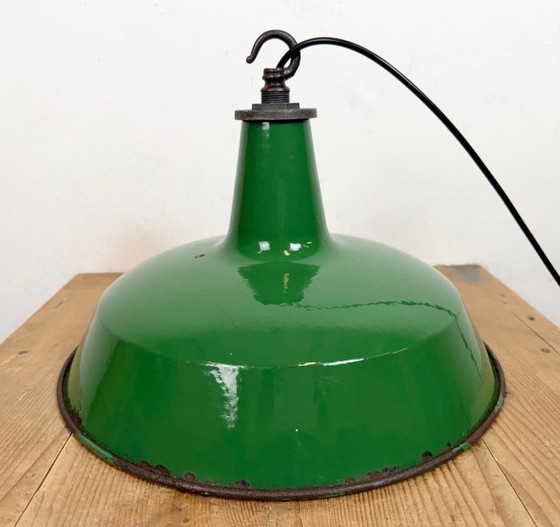 Image 1 of Industriële groene emaille hanglamp van Revo, jaren 1950.