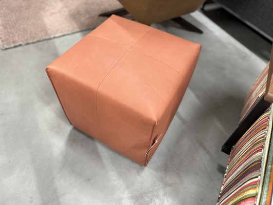 Image 1 of Sgabello Eyye Cub Loxton in pelle rosa 41x41xH42