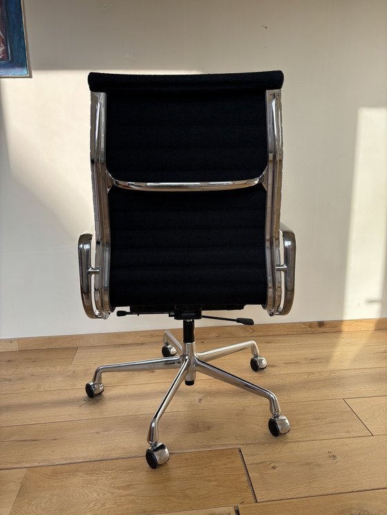 Image 1 of Eames ea 119 bureaustoel