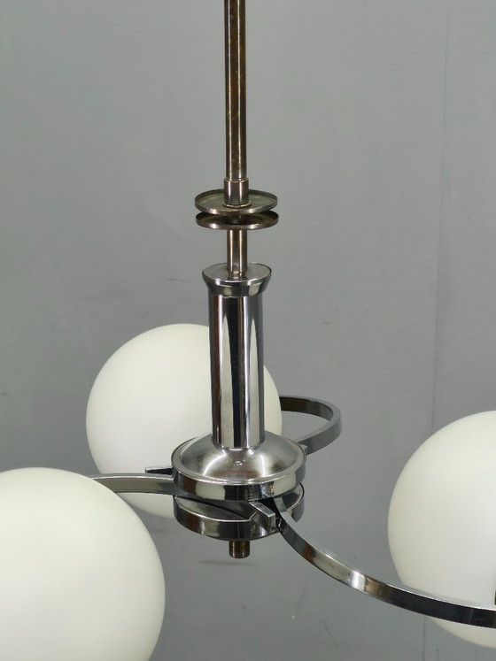 Image 1 of Lámpara de araña checa Art Déco de cromo y cristal opalino, década de 1930.