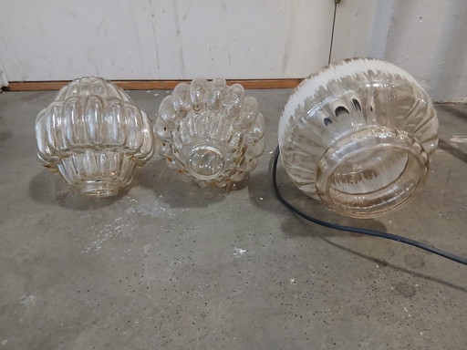 Pantallas de lámparas de cristal vintage de la década de 1950.